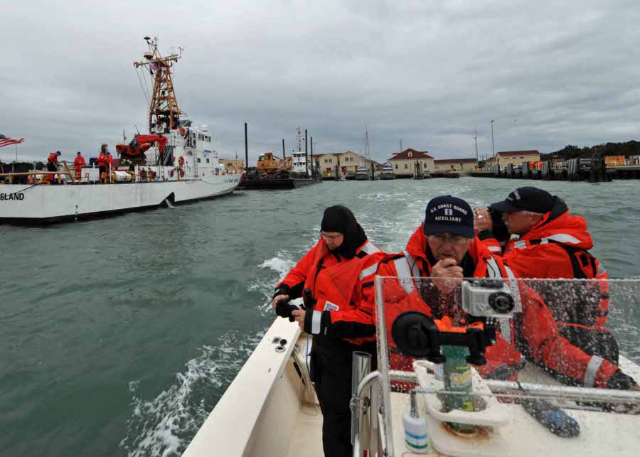 Auxiliarists Barbara Pohlman, Fred Jelinek & Dennis Szeba underway